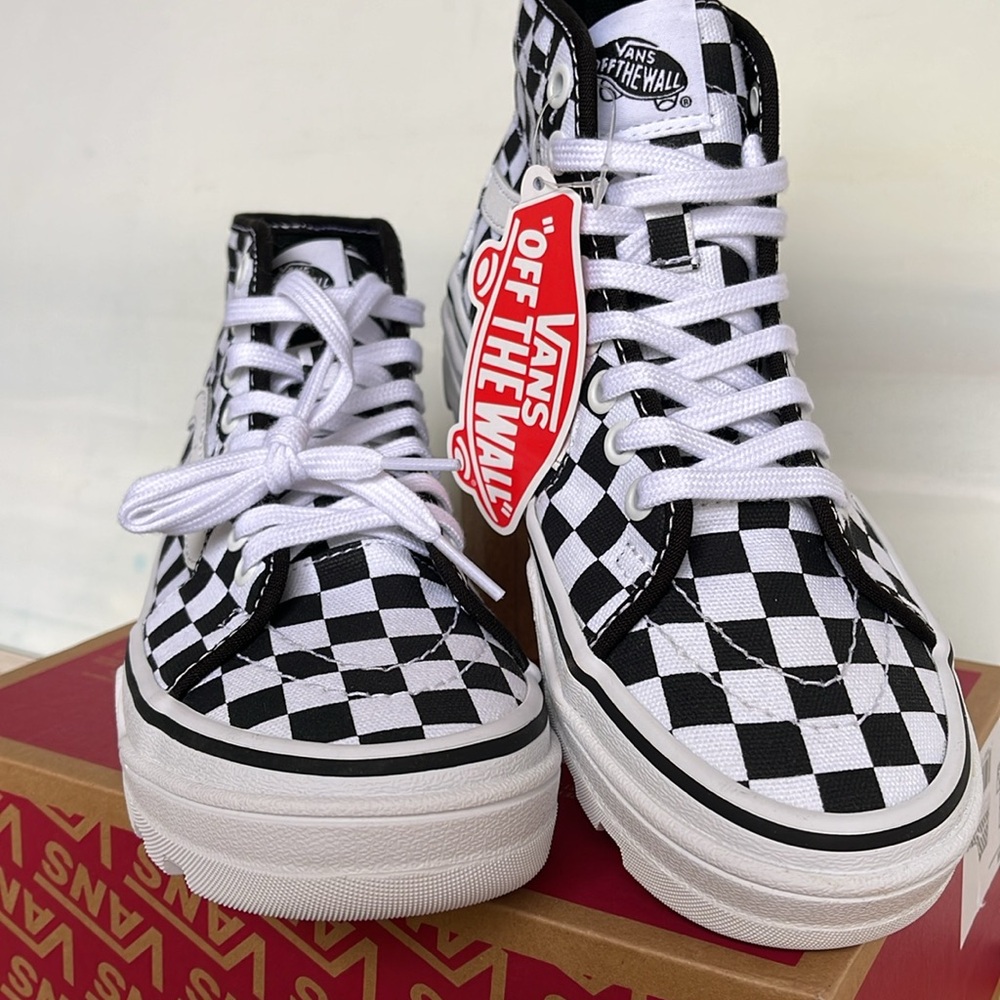 Vans WMNS Sentry Sk8-Hi
Checkerboard
VN0A5KY5705
Sneakers - Picture 6 of 16
